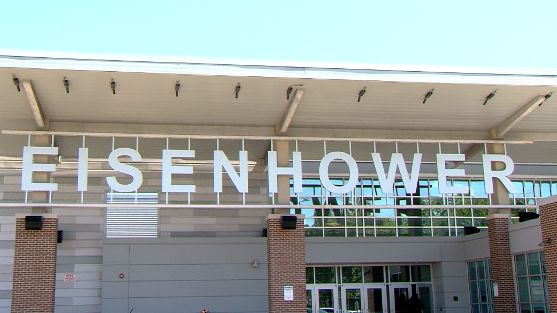 Police use pepper spray to break up fight at Eisenhower High School